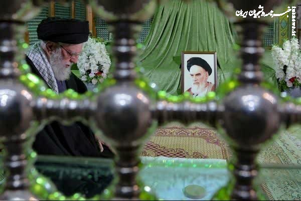 خامنه‌ای و راه پر نور انقلاب خمینی