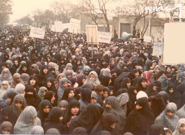 تصاویر ماندگار از نقش زنان در پیروزی انقلاب