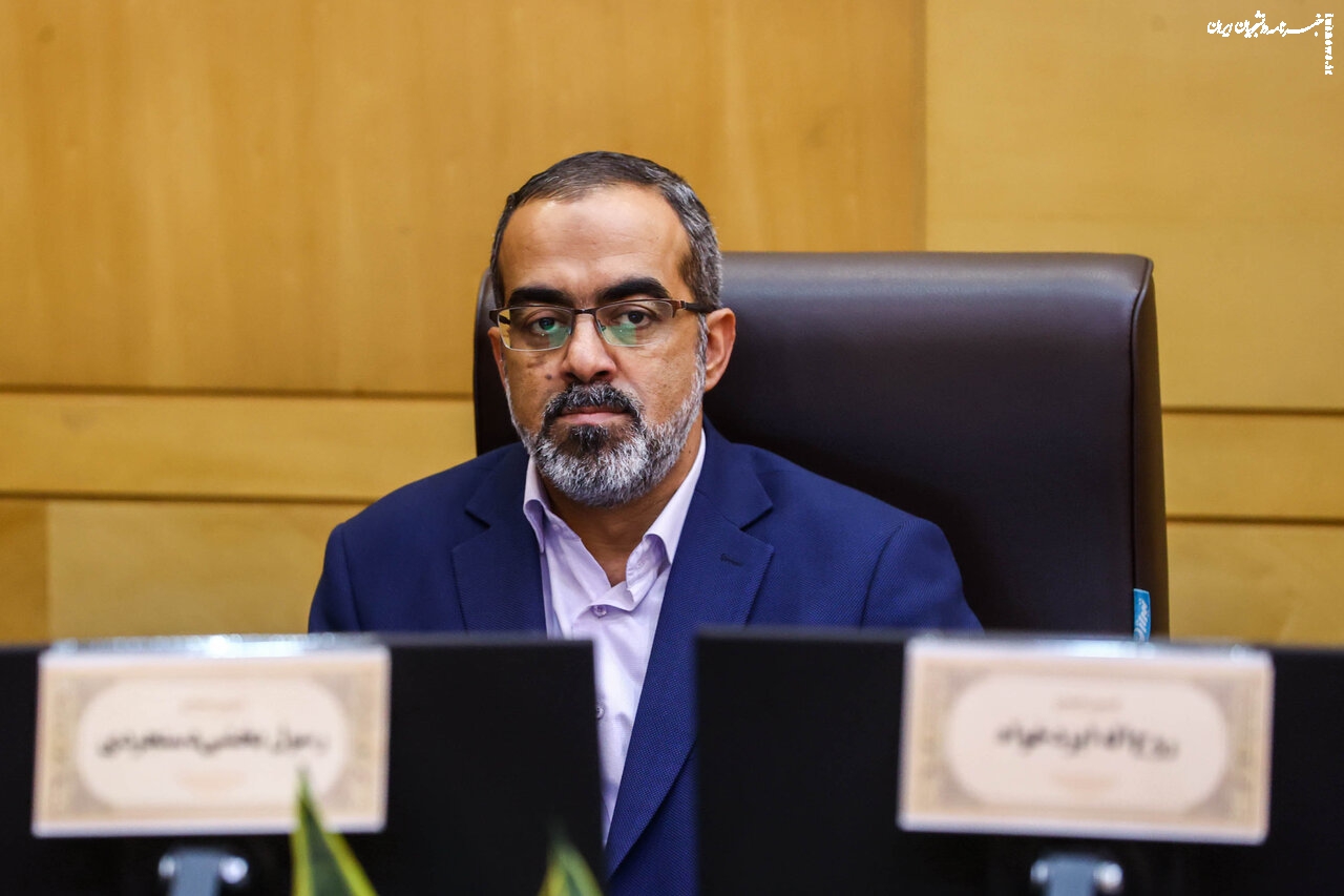 ایزدخواه: تصمیمات غیرقانونی دولت در حوزه سهام عدالت اصلاح شود