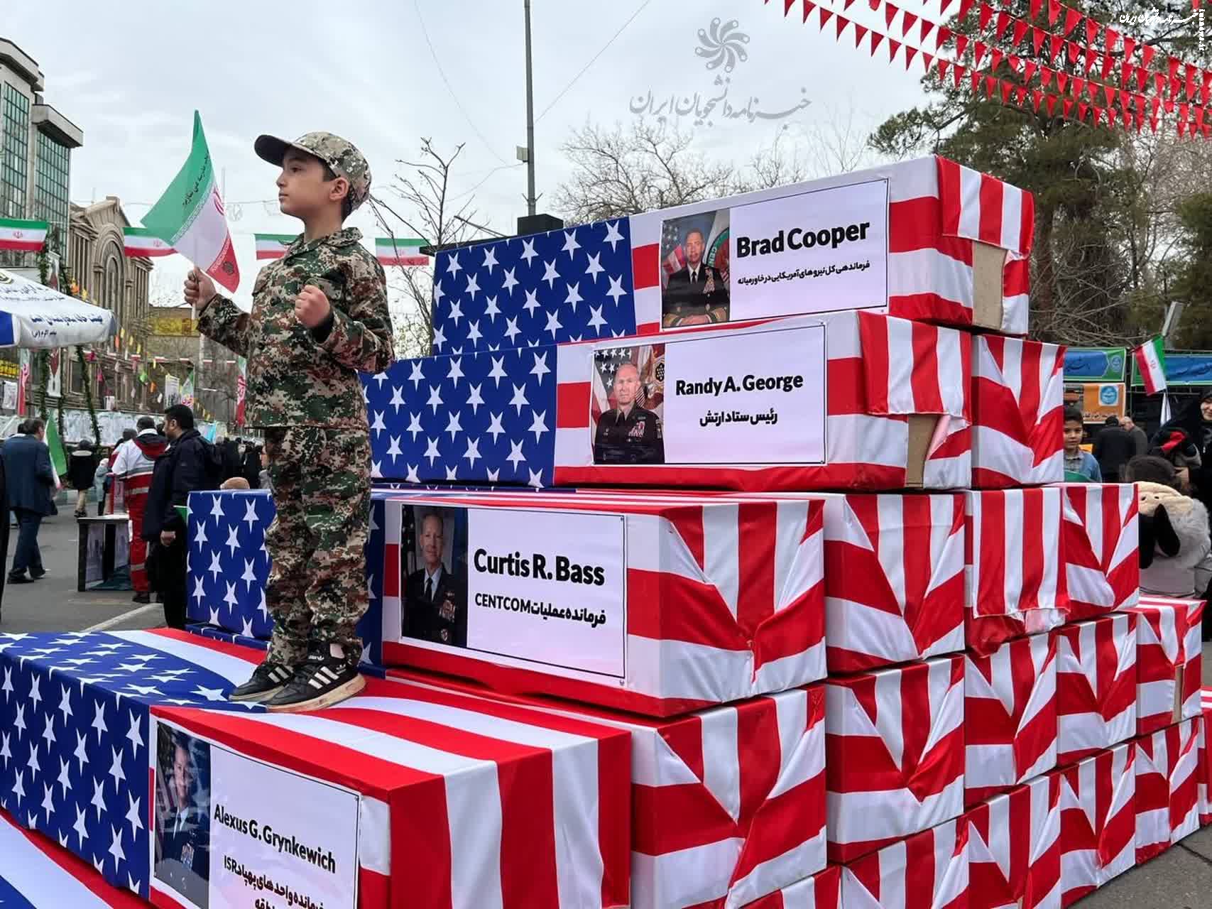 پیام تهدیدآمیز دانشجویان به آمریکایی‌ها/ فرماندهان آمریکایی پیش از سربازانشان به خانه برمی‌گردند