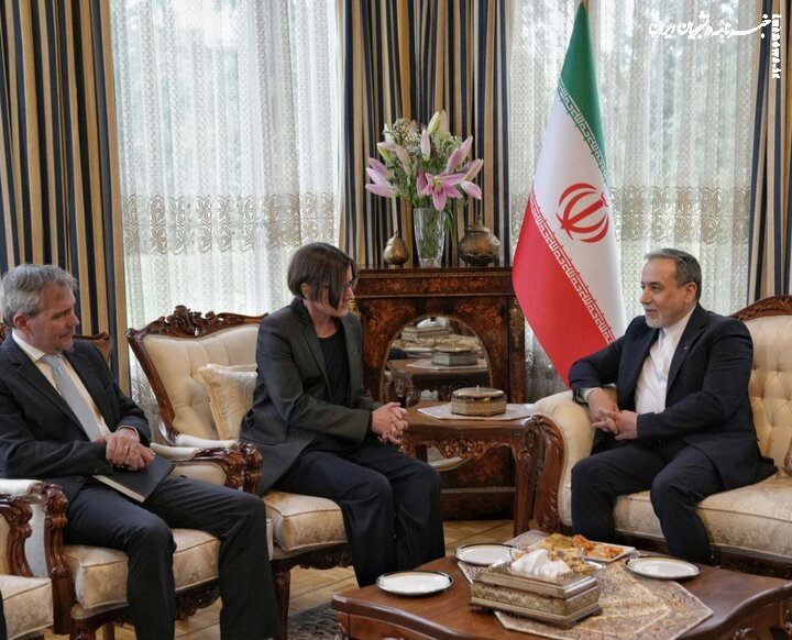 دیدار و گفتگوی رئیس کمیته بین المللی صلیب سرخ با عراقچی در ژنو