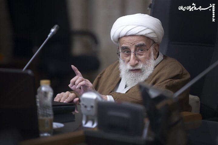 تجلیل آیت‌الله جنتی از موضع‌گیری شجاعانه مقام معظم رهبری