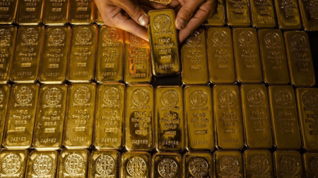 واکنش بازار طلا به تحولات منطقه طلا بار دیگر در سایه تنش‌های ژئوپلتیکی مرز روانی ۵۰۰۰ دلار را رد کرد.