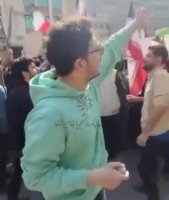 فیلم | پرتاب سنگ به طرف دانشجویان امیرکبیر