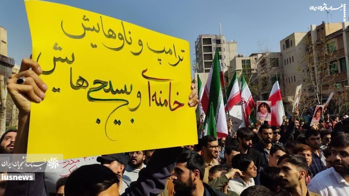 عکس | ترامپ و ناوهایش، خامنه‌ای و بسیجی‌هایش