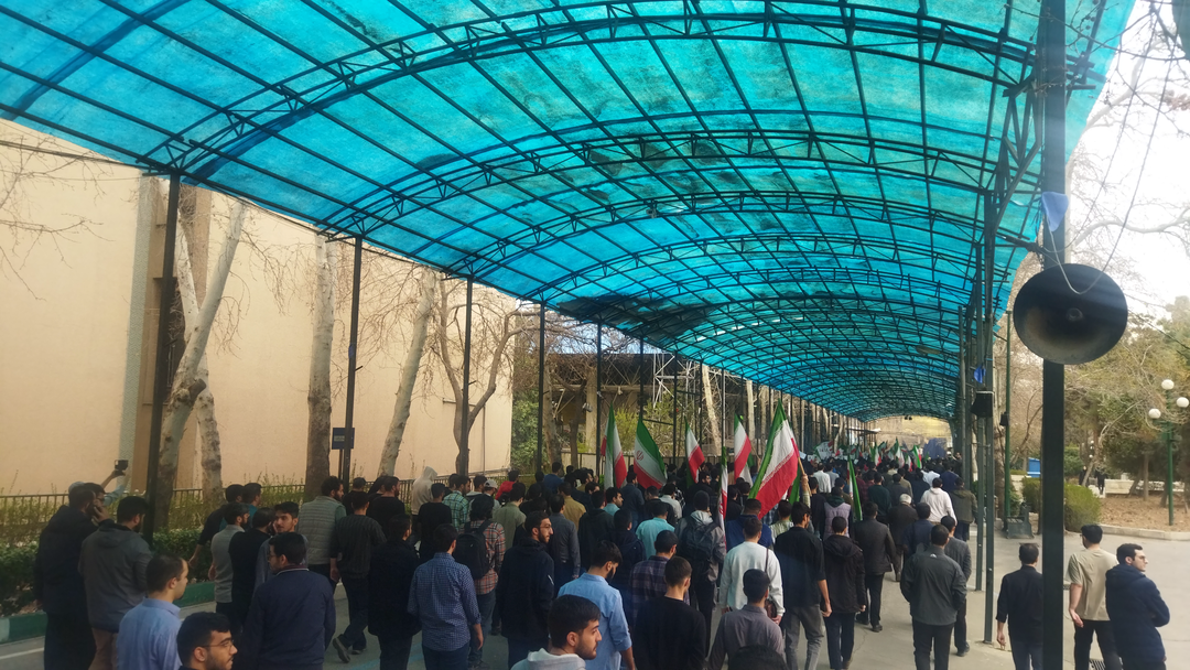 تجمع ۵ اسفند دانشگاه تهران/ دانشجوی باغیرت، حامی دین و ملت