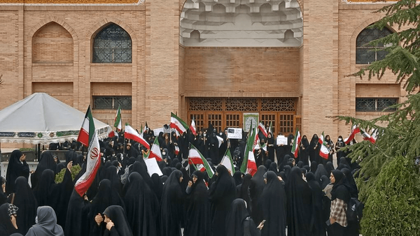 تجمع ۵ اسفند دانشگاه الزهرا(س) / جمهوری اسلامی ایران وطن ماست