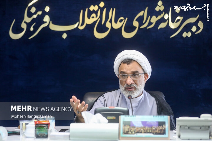 انتقاد دبیر شورای عالی انقلاب فرهنگی از وزارت علوم و روسای دانشگاه‌ها