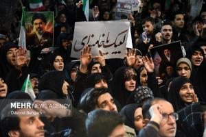 اجتماع شبانه مشهدی‌ها در بیعت با رهبر انقلاب +عکس