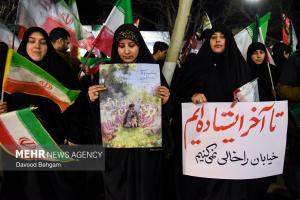 اجتماع شبانه مشهدی‌ها در بیعت با رهبر انقلاب +عکس