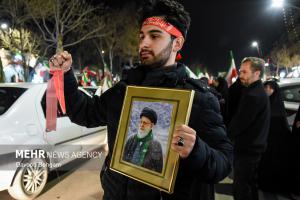 اجتماع شبانه مشهدی‌ها در بیعت با رهبر انقلاب +عکس