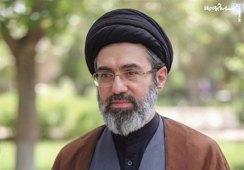 دستور رهبر معظم انقلاب اسلامی به ادامه خدمت منصوبان رهبر شهید بر اساس احکام و تدابیر سابق