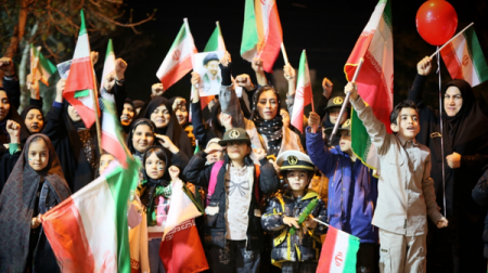سنگ هم از آسمان بیاید، امشب خیابان مال ماست
