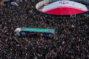 تشییع شهیدان لاریجانی، سلیمانی و شهدای ناو دنا +عکس