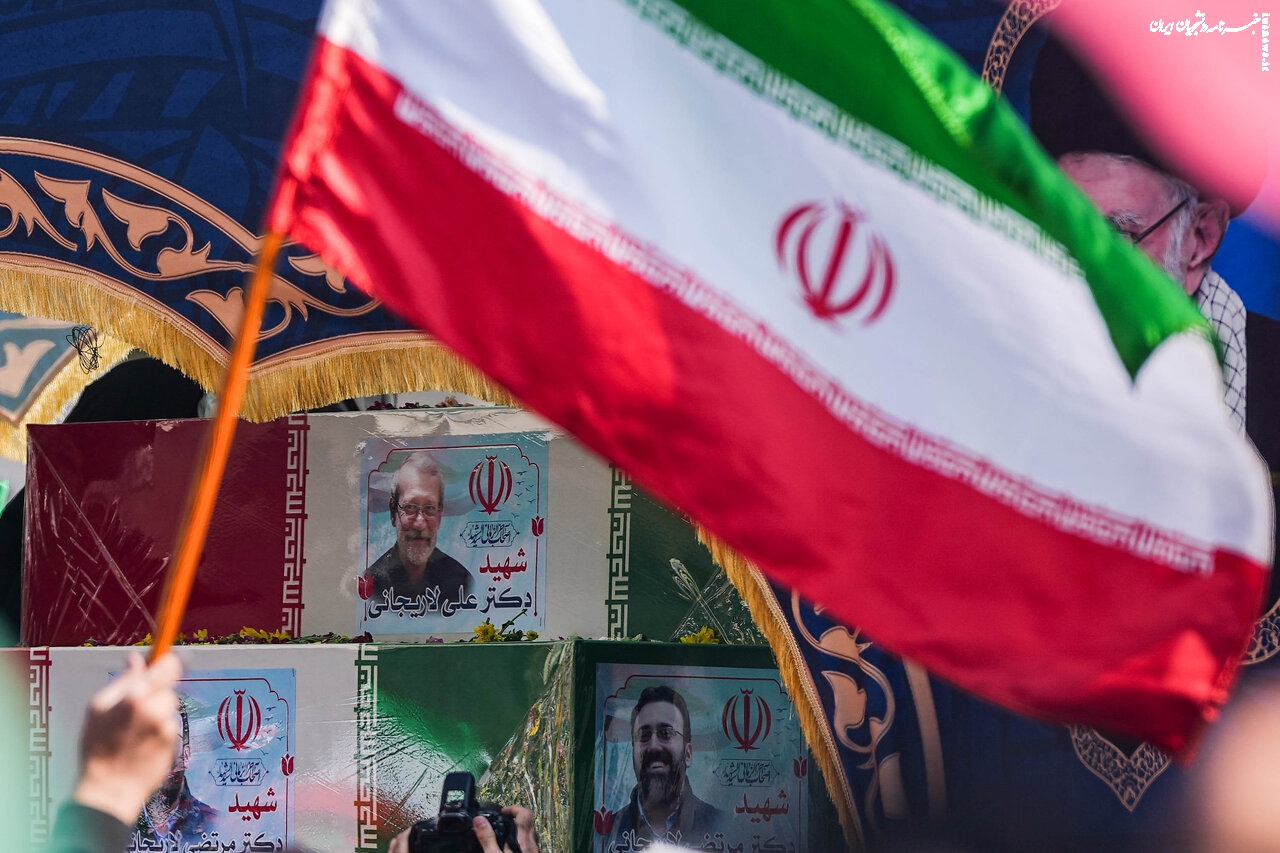 تشییع شهیدان لاریجانی، سلیمانی و شهدای ناو دنا +عکس