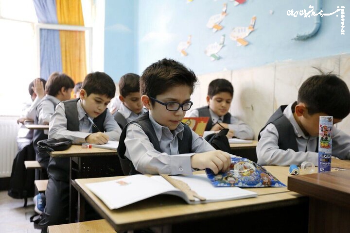 سال تحصیلی ۱۴۰۵-۱۴۰۴ تا پایان خرداد ماه ادامه خواهد داشت