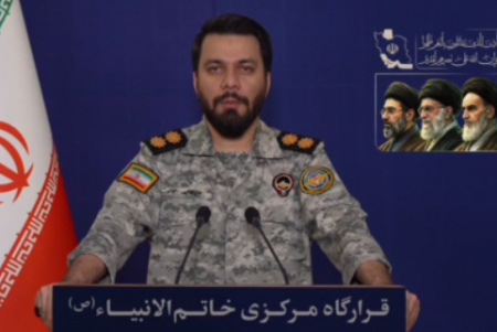فیلم| سخنگوی قرارگاه مرکزی خاتم‌الانبیا: هواگردهای آمریکا با آتش پدافند ایران سرنگون شدند و آمریکایی‌ها نظامیانشان را بمباران کردند
