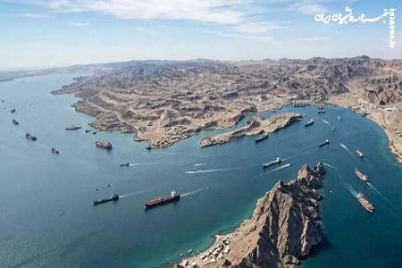 با وجود اقدام آمریکا حرکت کشتی‌ها در تنگه هرمز ادامه دارد