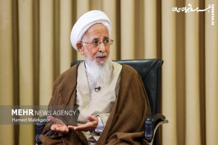 واکنش آیت الله جوادی آملی نسبت به اهانت به پاپ