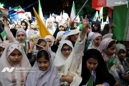 جشن تکلیف دختران ایران در خیابان کشوردوست به یاد «پدر امت»