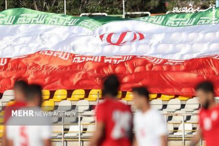 رونمایی از پیراهن تیم ملی فوتبال ایران در یکی از میادین تهران