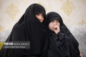 دیدار حجت‌الاسلام محمدجواد حاج‌علی‌اکبری با خانواده شهدا +عکس