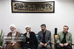 دیدار حجت‌الاسلام محمدجواد حاج‌علی‌اکبری با خانواده شهدا +عکس