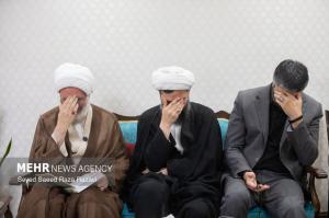 دیدار حجت‌الاسلام محمدجواد حاج‌علی‌اکبری با خانواده شهدا +عکس