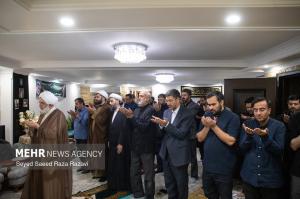 دیدار حجت‌الاسلام محمدجواد حاج‌علی‌اکبری با خانواده شهدا +عکس