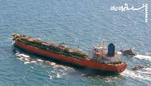 یک کشتی آمریکایی در خلیج فارس هدف قرار گرفت