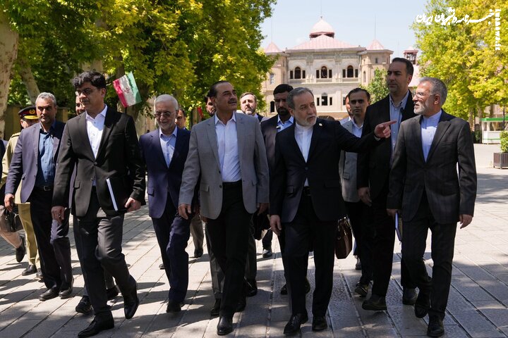 توافق خیلی دور، خیلی نزدیک‌