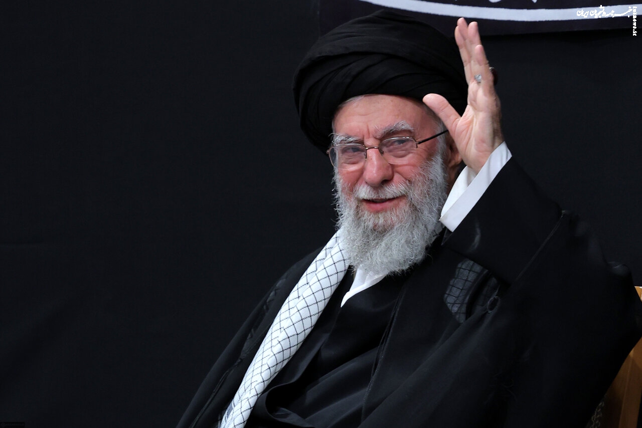  «باید برخاست»، شعار محوری و «مشت گره‌کرده»، نشان رسمی مراسم «بدرقه آقای شهید ایران»