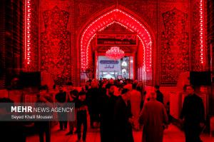 برافراشته شدن پرچم عزا در حرم علوی +عکس