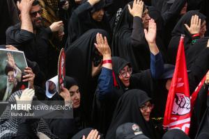 تشییع پیکر مطهر رهبر شهید انقلاب در قم +عکس