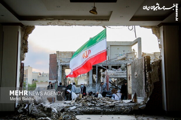 US strikes hit bridges, water plants in south Iran