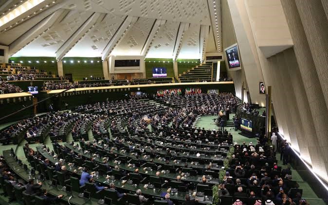 از همه ظرفیت‌های تقنینی و نظارتی برای صیانت از حقوق ملت در سیاست خارجی استفاده میکنیم