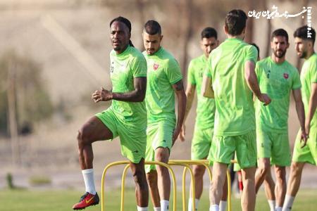 دو بازیکن روی دست پرسپولیس مانده‌اند