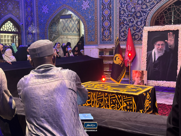 مهمانان کنفرانس وحدت اسلامی به زیارت مزار رهبر شهید انقلاب رفتند