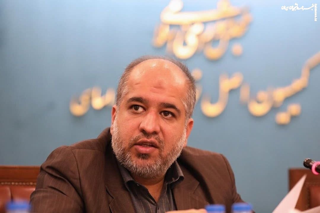  مسأله بنزین راه‌حل دارد؛ با شوک و تغییر مداوم قواعد، مسأله را بزرگ‌تر نکنیم.