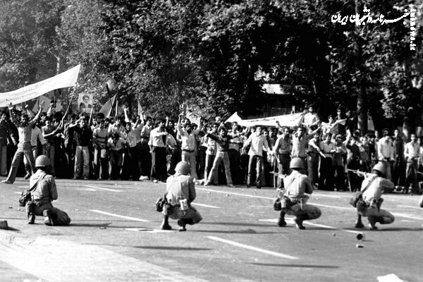 روزی که رژیم پهلوی فهمید خیابان دیگر با گلوله پس گرفتنی نیست