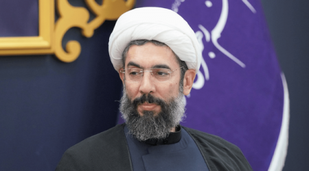  باید جریان علمی کشور را به‌گونه‌ای حرکت داد که دست نائب امام زمان(عج) را پر کند