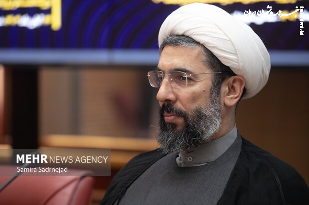 استاد بسیجی باید جریان‌های علمی کشور را به حرکت درآورد