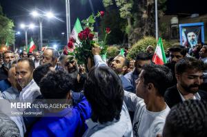 استقبال از رئیس جمهور در بازگشت از نیویورک +عکس