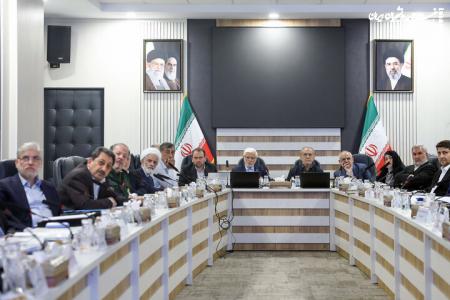  معیشت، اشتغال و تولید در رأس برنامه‌های دولت قرار گیرد