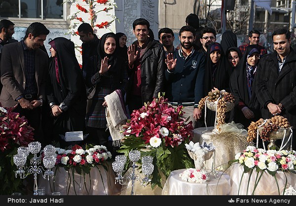 بدرقه زوج های دانشجو دانشگاه امیر کبیر به مشهد مقدس