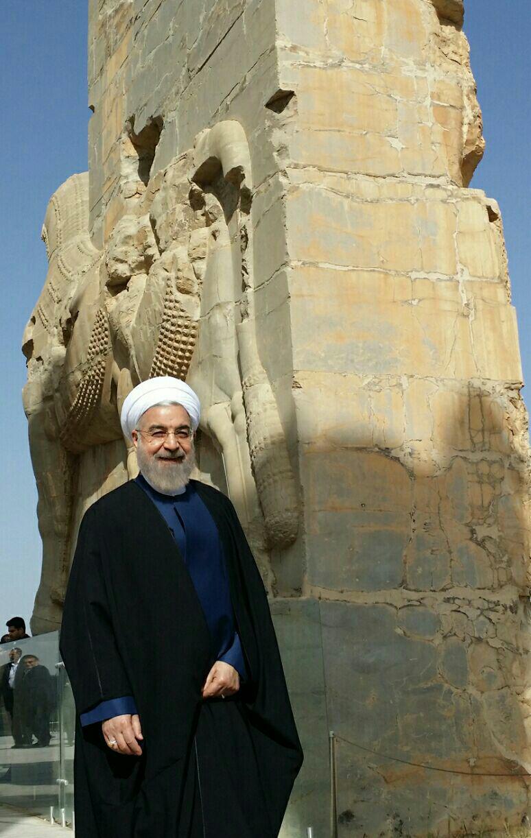 تصاویر بازدید روحانی از تخت جمشید
