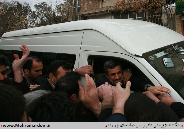 حضور احمدی‌نژاد در افسریه به مناسبت مبعث
