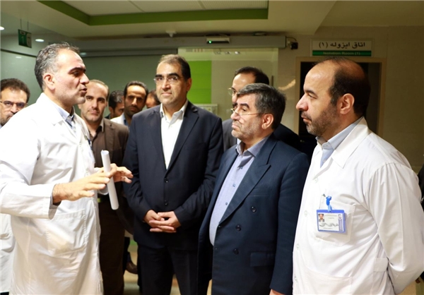 عیادت وزیر بهداشت از مجروحان مدافع حرم +عکس