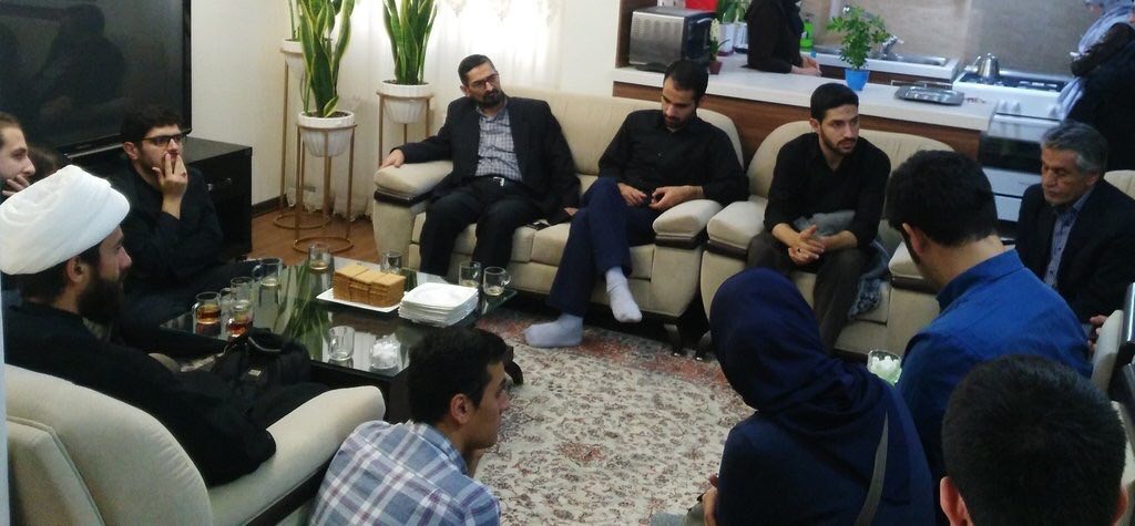 حضور سعید زیباکلام ⁩و تعدادی از دانشجویان در منزل ⁧یاشار سلطانی +عکس