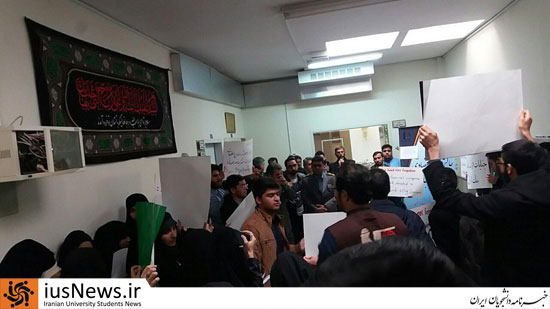 تجمع دانشجویان فردوسی مشهد در اعتراض به حضور سفیر فرانسه